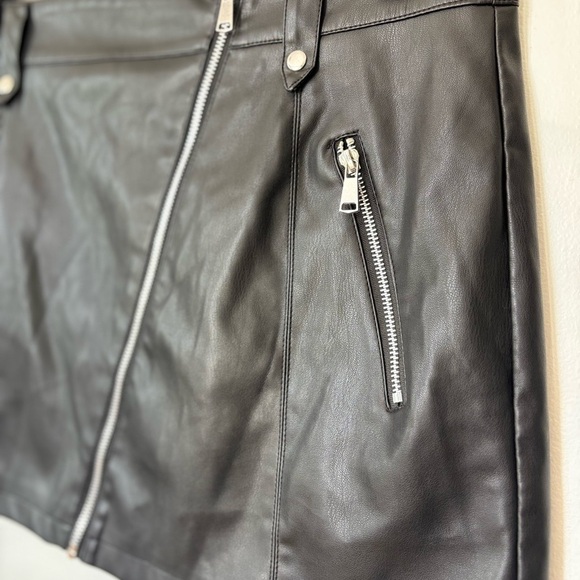 🎉4/30$🎉 Ardene Faux Leather Zipper Mini Skirt - Size XL - Picture 2 of 5